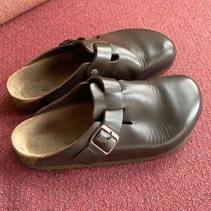 Chocolate Brown leather Birkenstock clogs, size 41